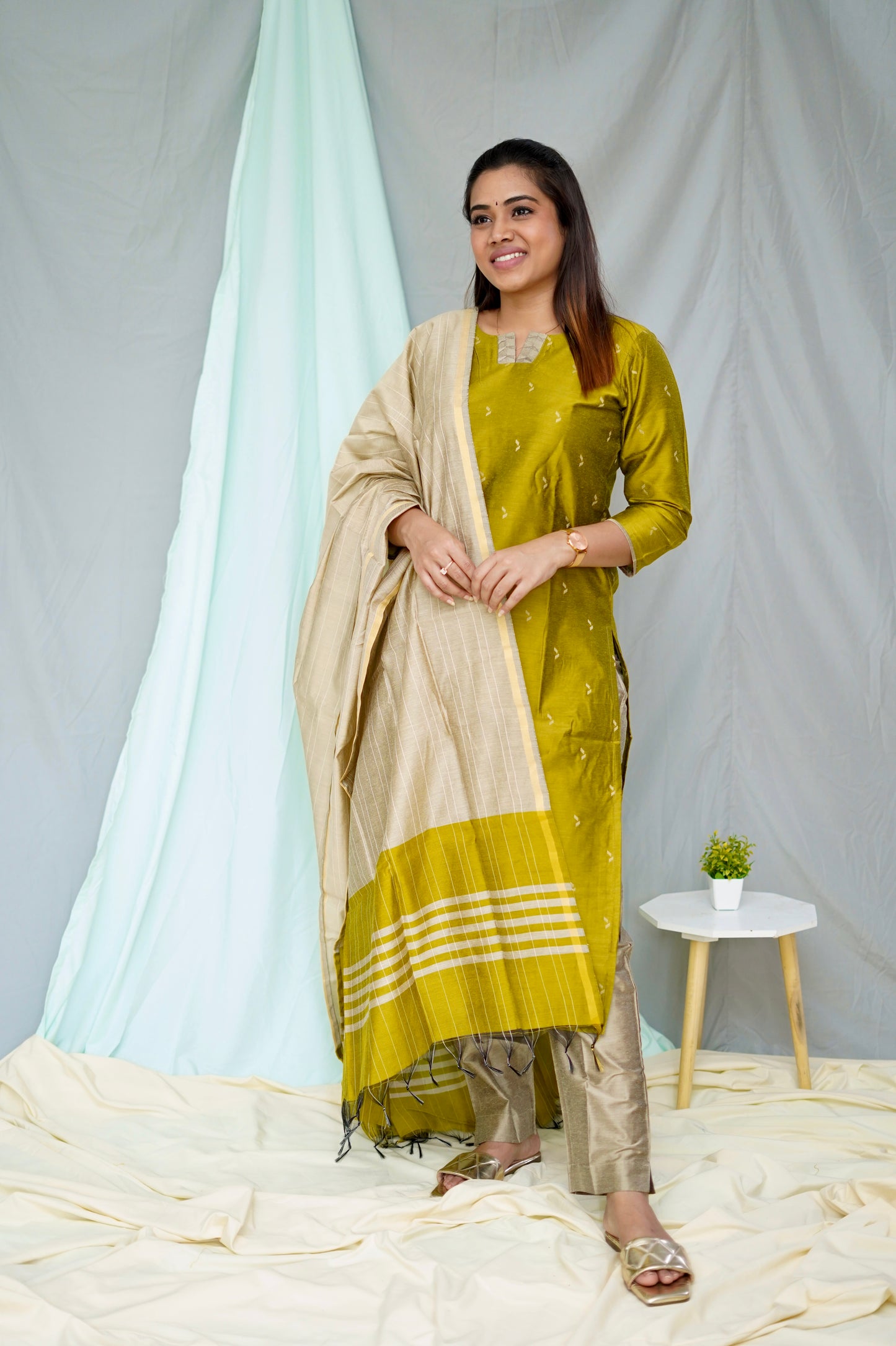 Aarvi Green raw silk salwar ser