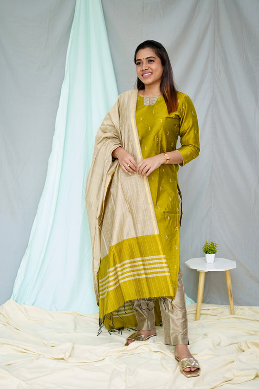Aarvi Green raw silk salwar ser
